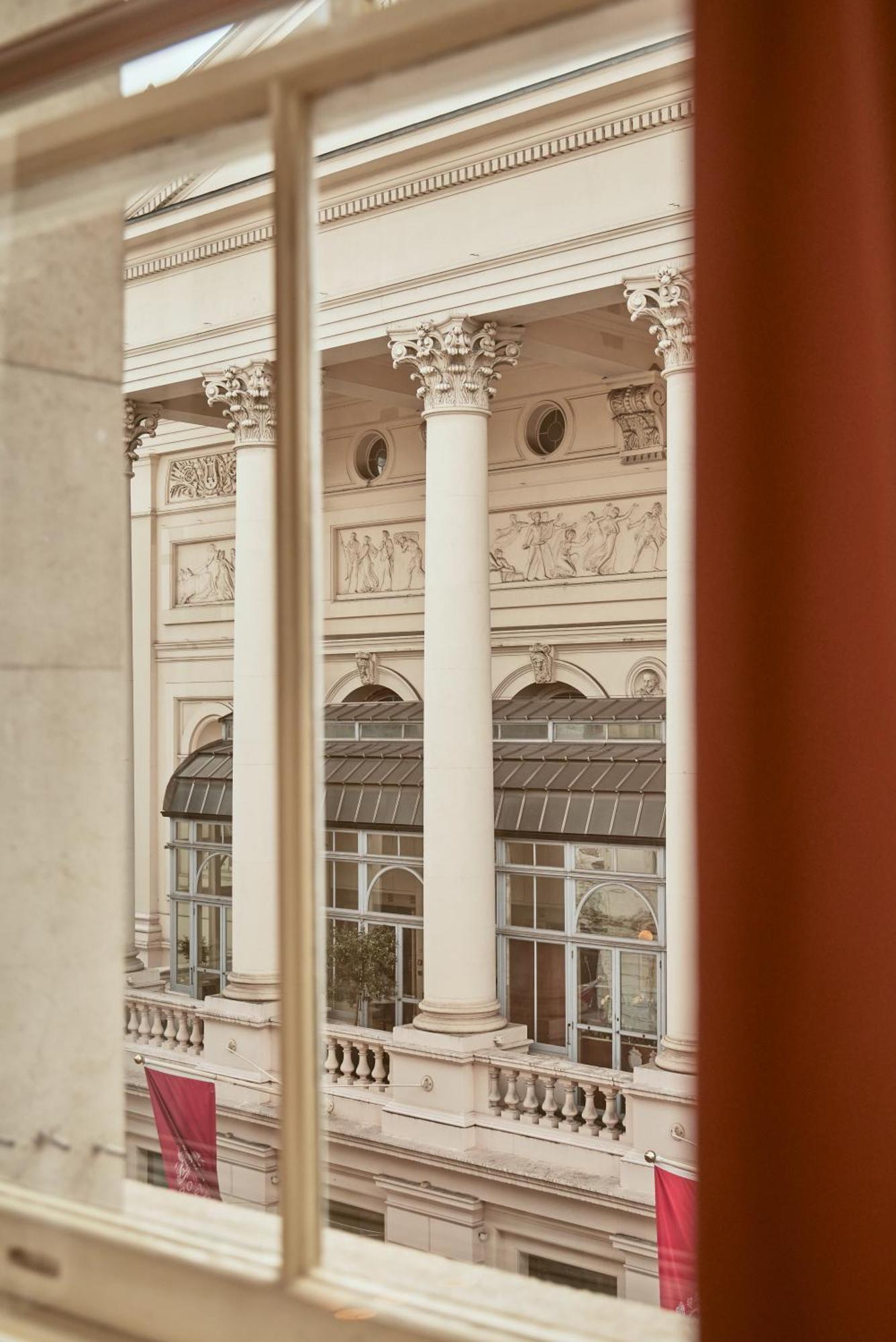 ホテル Nomad ロンドン エクステリア 写真 The interior of the National Museum of Natural History