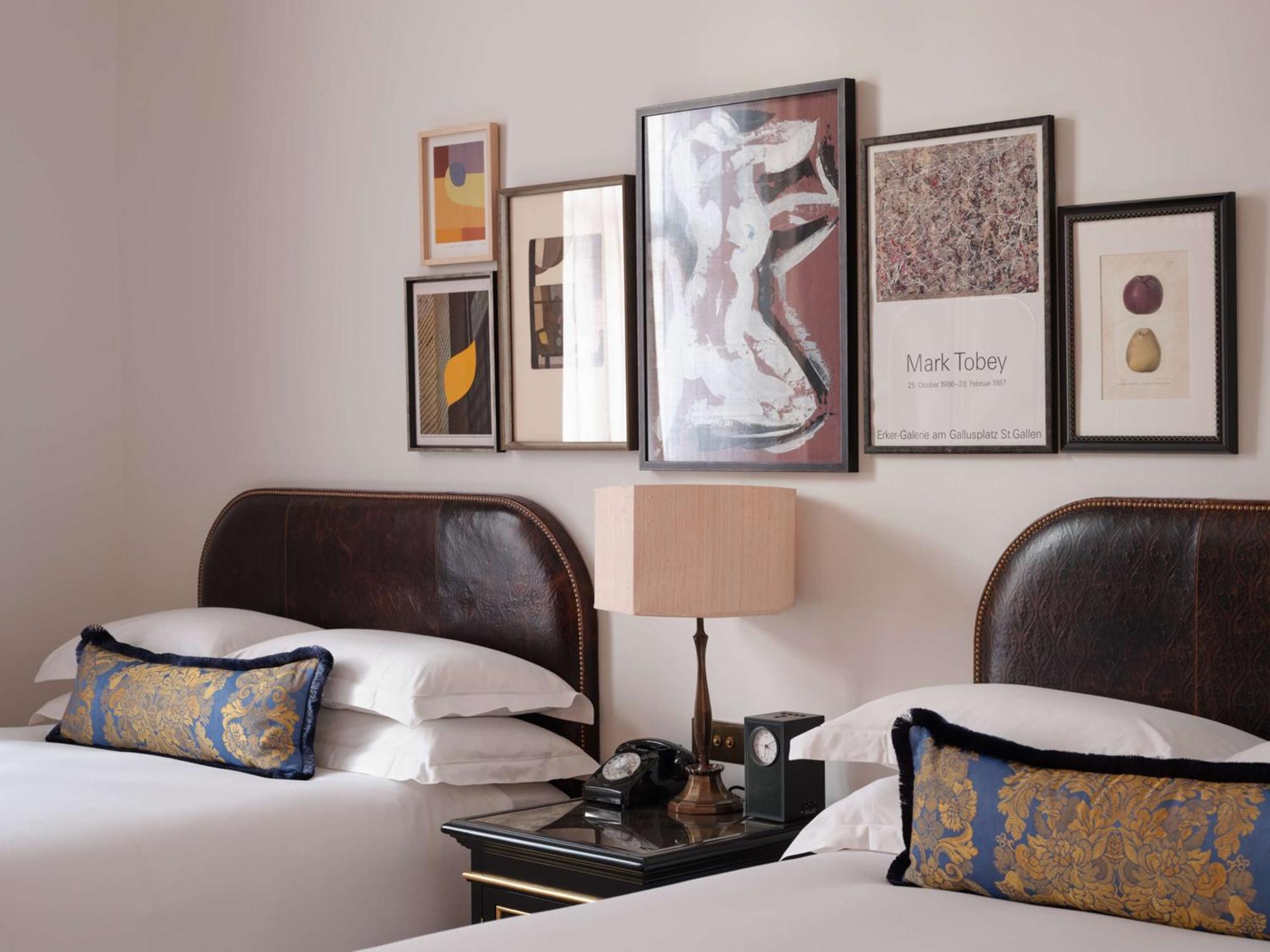 ホテル Nomad ロンドン エクステリア 写真 Artwork by Mark Rothko in a guest room at The Ritz-Carlton, Boston